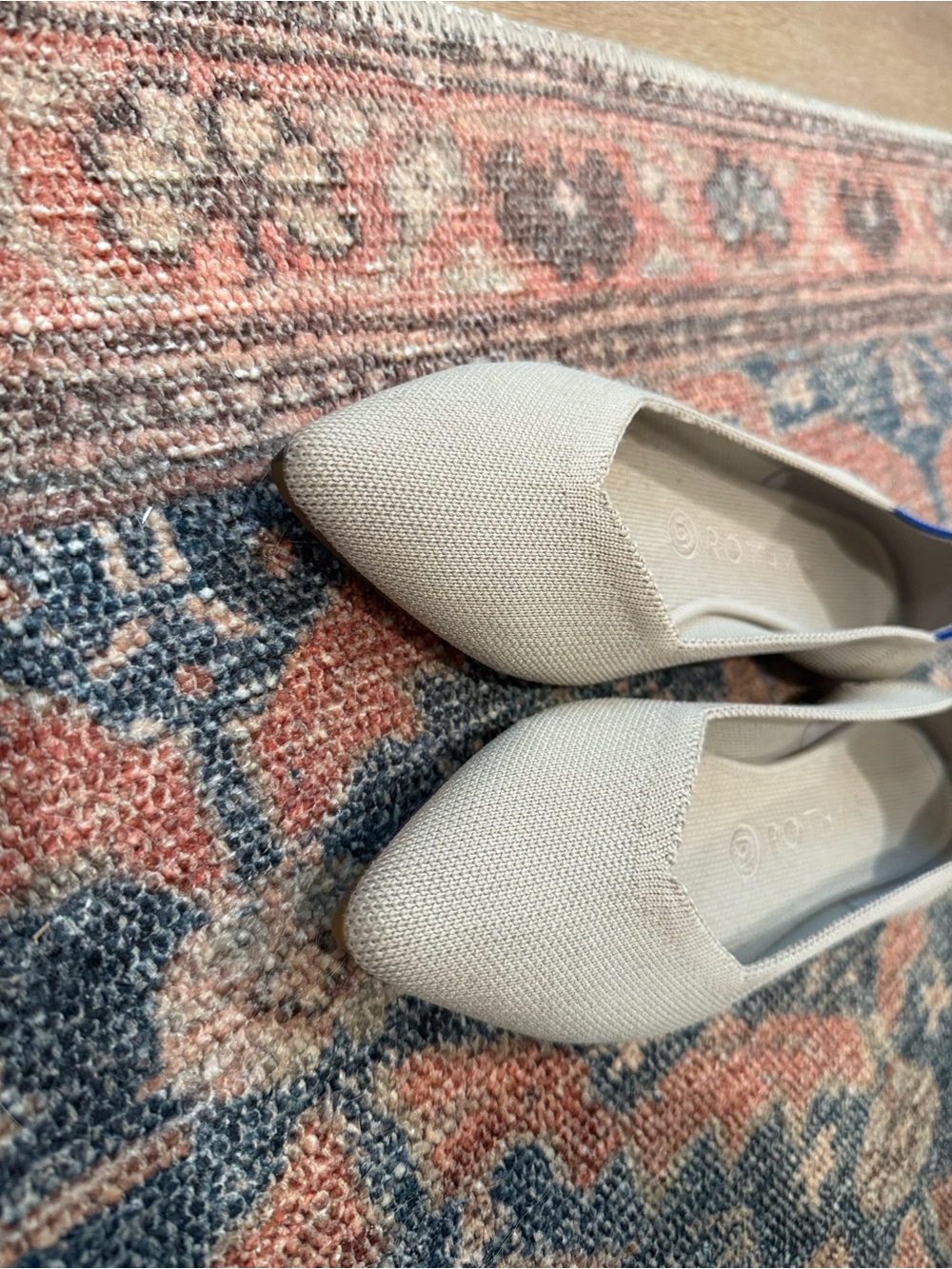 New Rothy’s Point Toe Flats ASO Meghan Markle - Picture 2 of 4